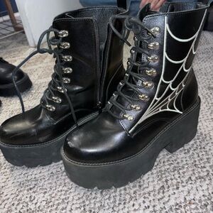 These boots have only been worn 2 times. Very comfortable